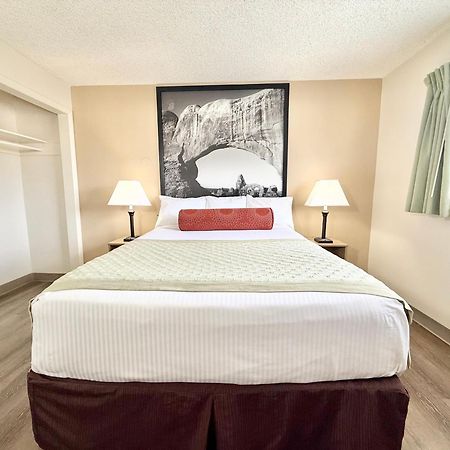 Super 8 By Wyndham Salina/Scenic Hills Area Hotel Ngoại thất bức ảnh