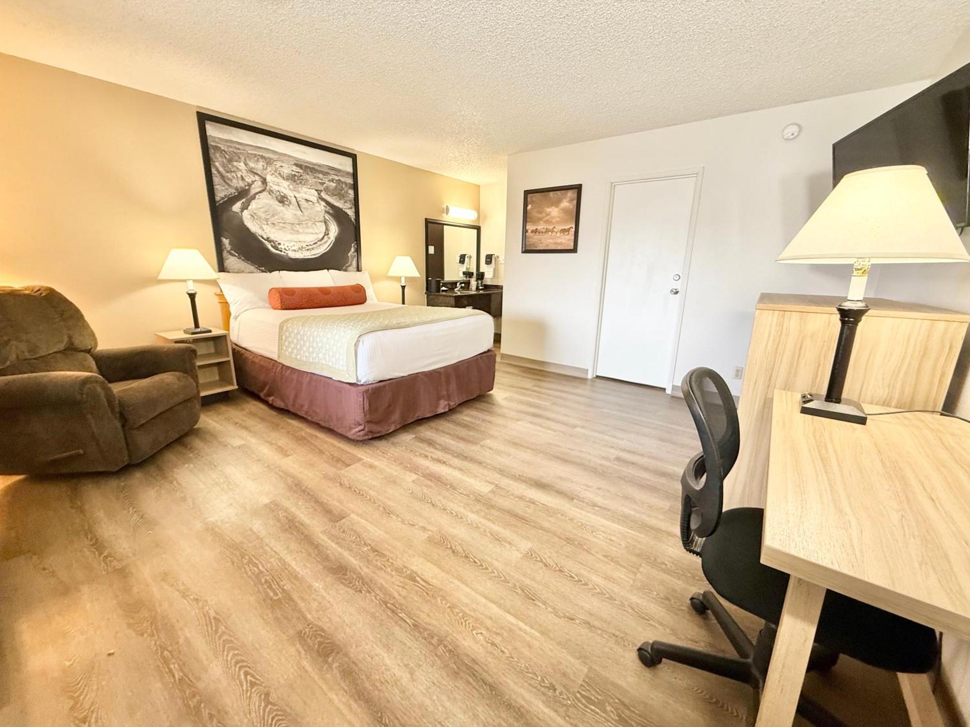 Super 8 By Wyndham Salina/Scenic Hills Area Hotel Ngoại thất bức ảnh