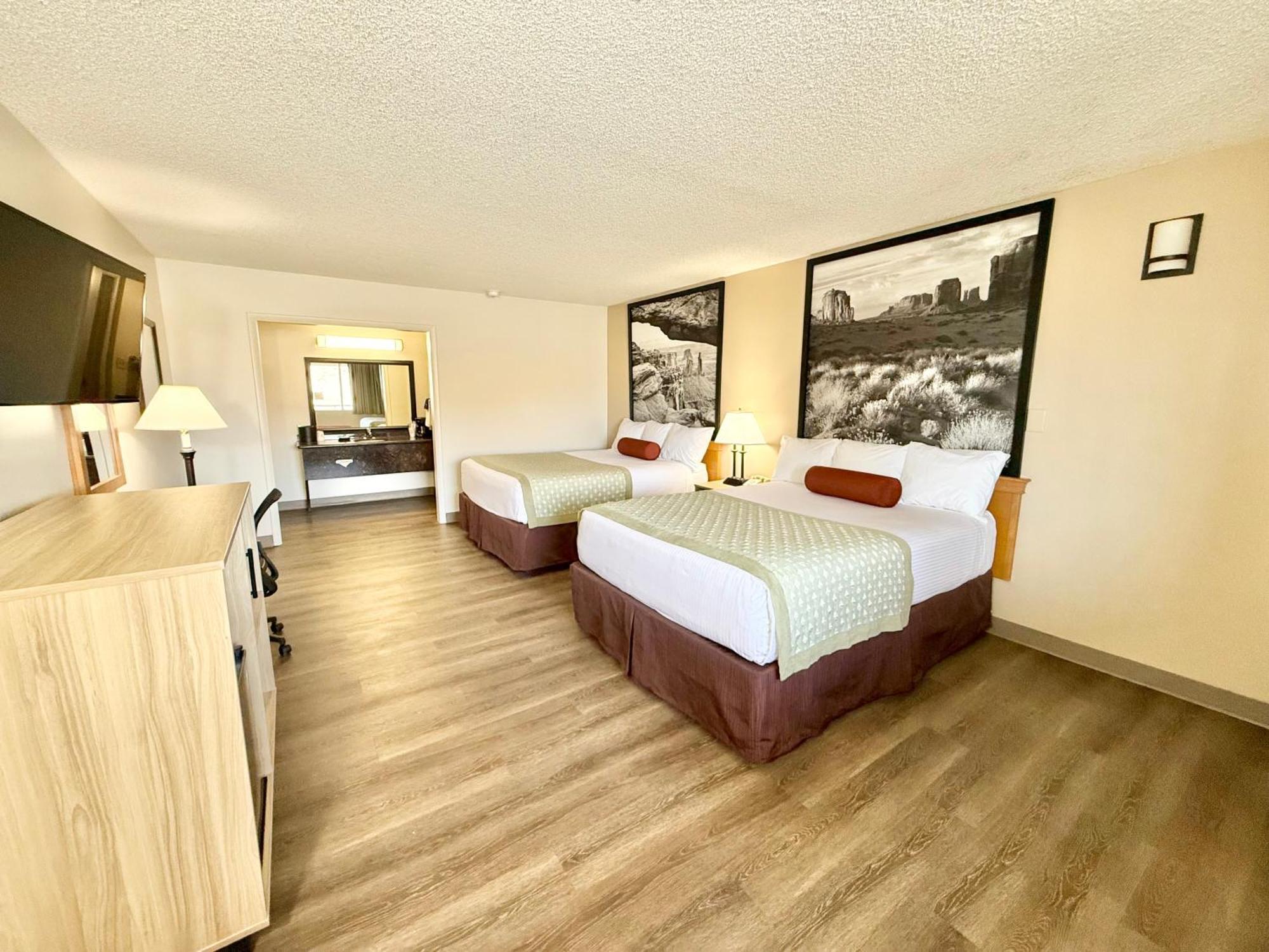 Super 8 By Wyndham Salina/Scenic Hills Area Hotel Ngoại thất bức ảnh